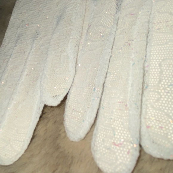 Vtg 1950's Fownes White Lace Gloves w/ Opalescent Pink Tinsel OS BNWT - Picture 6 of 8